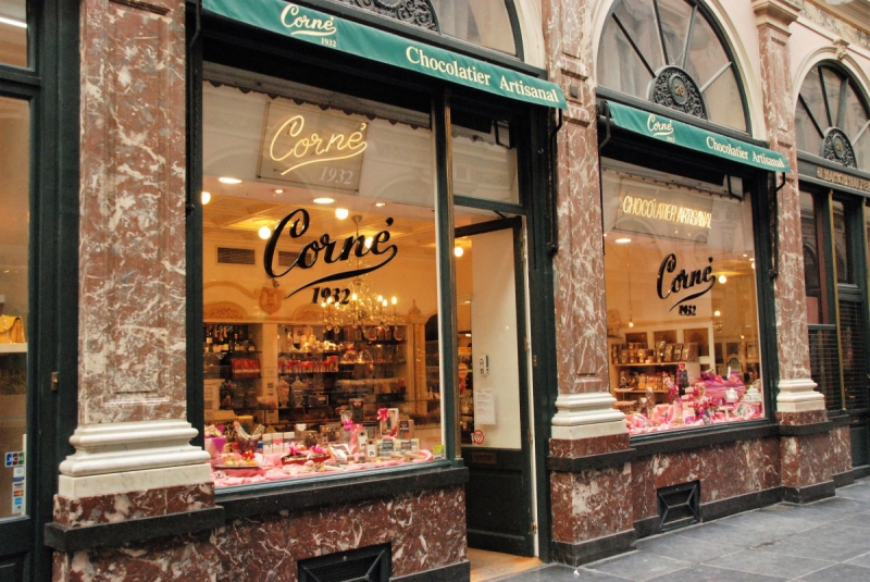 boutique-LA ROQUE ESCLAPON-min_chocolate_chocolaterie_shop_luxury_chic_gallery_brussels_belgium-558146