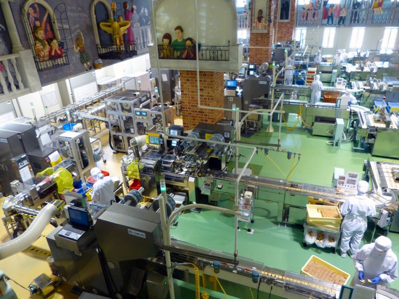 boutique-LA ROQUE ESCLAPON-min_japan_sapporo_chocolate_factory_label_packaging_cookie_machine_operators-961509