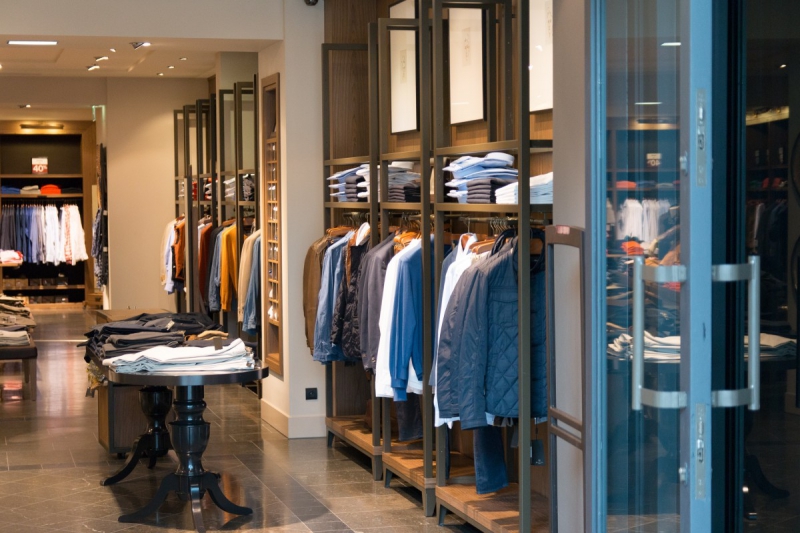 boutique-LA ROQUE ESCLAPON-min_shop_clothes_clothing_shopping_mall_shopping_kielce_crown_poland-862477